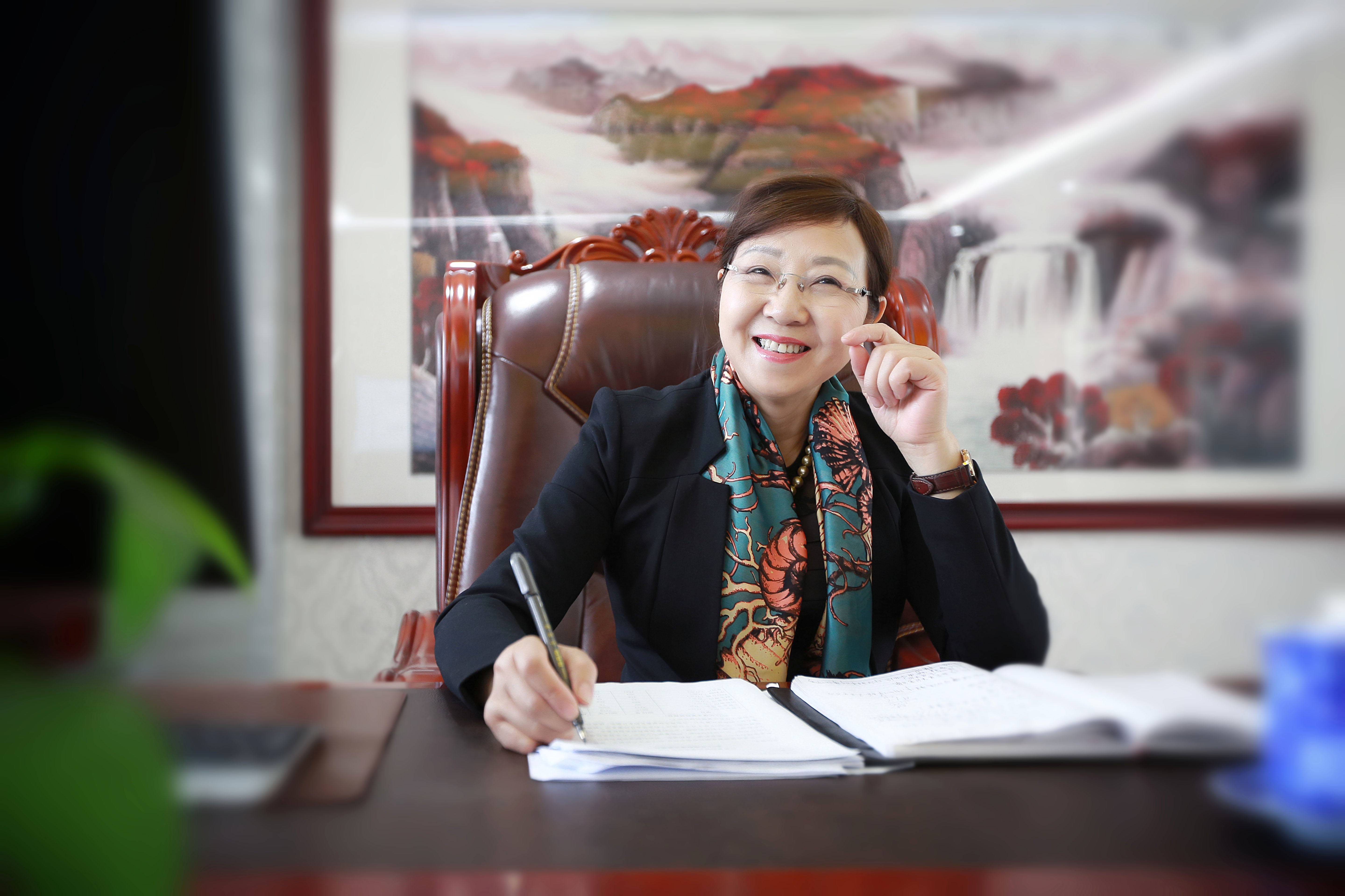 海利爾投資集團董事長唐學書 熱土之魂，時代女性的實業榮光